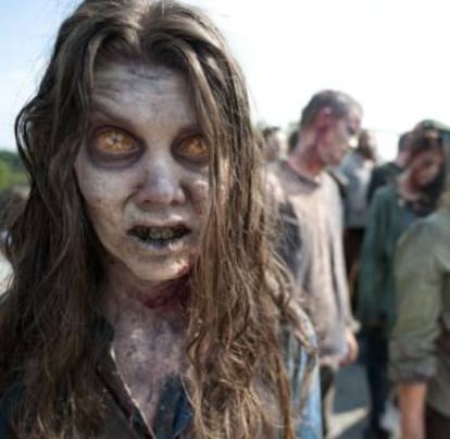 Infectados en una escena de 'The Walking Dead'