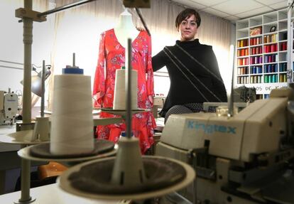 Montserrat Gallego, en su fábrica de diseño de ropa de la marca K-kou, en Alcorcon (Madrid).   