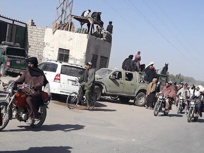 Combatientes talibanes en Lashkar Gah, capital de la provincia de Helmand, este viernes.