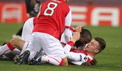 Los jugadores del AZ Alkmaar celebran el gol conseguido ante el Udinese.