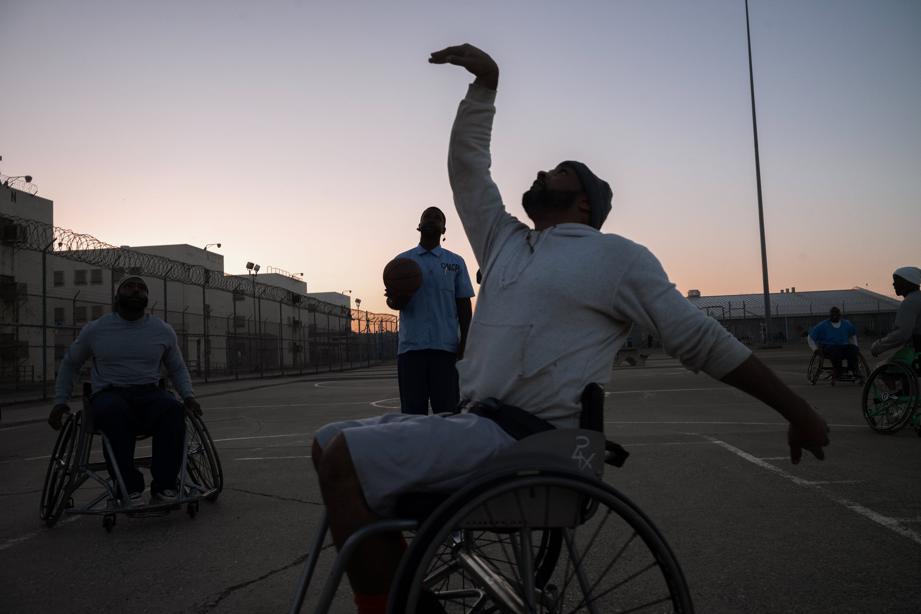 Reinventarse en la cárcel gracias al baloncesto en silla de ruedas