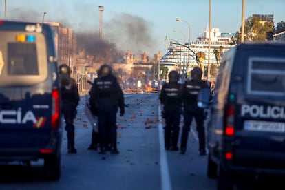 Barricada en la huelga del metal en Cádiz, este martes.