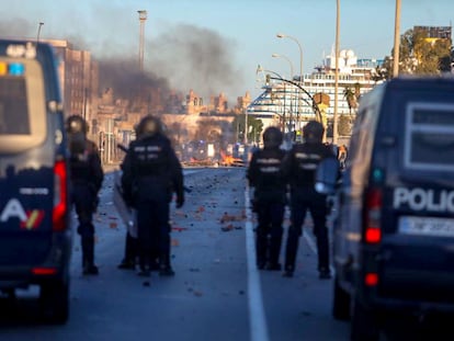 Barricada en la huelga del metal en Cádiz  el 16 de noviembre.