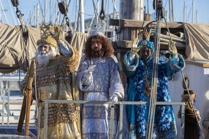 Los Reyes Magos, a su llegada al puerto de Barcelona, en 2020.
