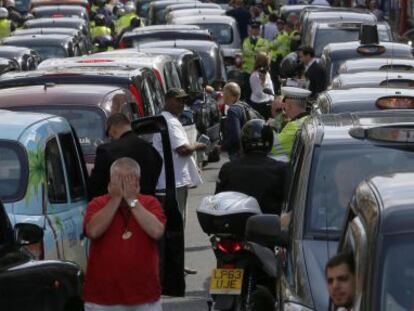 Protesto de taxistas contra o Uber no centro de Londres, ano passado.