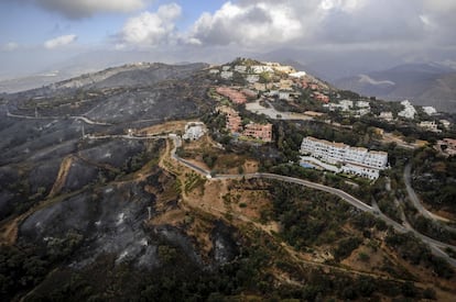 Imagen aérea del incendio de Coín en Málaga. 2017 superó la media de la última década: mayor número de incendios forestales, de superficie afectada y de grandes incendios. En un contexto de cambio climático y de población desligada del bosque, los grandes incendios forestales se han convertido en una prioridad ambiental y en un problema de seguridad nacional de primer nivel.