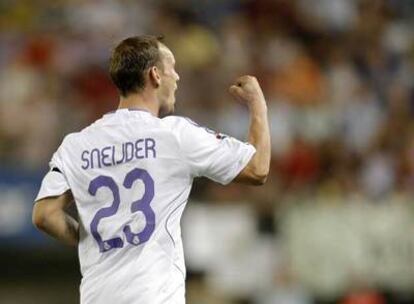 Sneijder celebra  su segundo gol al Villarreal.
