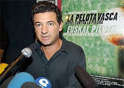 El cineasta Julio Medem, durante la presentación a la prensa de su polémico documental.