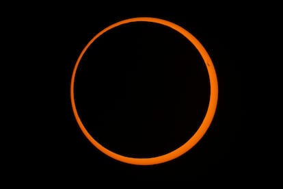 Este eclipse provocó un efecto conocido como anillo de fuego,  que cambió de manera momentánea la apariencia del sol.