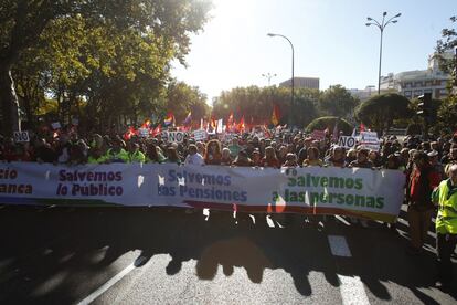 Comienzo de la manifestación que se celebró hoy en Madrid contra las políticas del Gobierno.