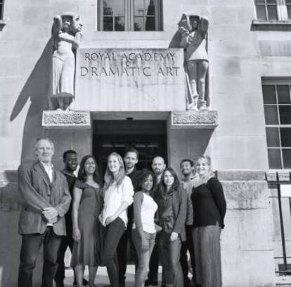 Tom Hiddleston (centro), junto con el resto del reparto de 'Hamlet'.