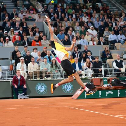 Alexander Zverev jumps to return the ball.