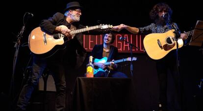 Pancho Varona, a la izquierda, saluda a Ángel Stanich en la sala Galileo de Madrid.