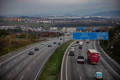 El acuerdo implica inversiones en las autopistas AP-7 y AP-2, que son foco de colapso frecuente desde la gratuidad de los peajes.