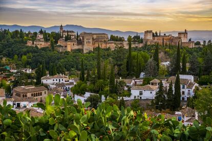 Vista de la Alhambra y el barrio del Albaicín, en Granada.