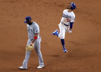 Un momento del partido entre los Dodgers y Tampa Bay, en Arlington.