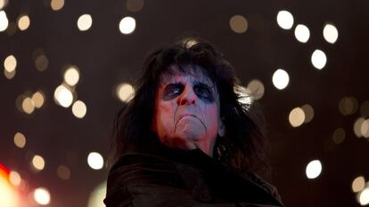 Alice Cooper durante su actuación en un festival de música en 2017.