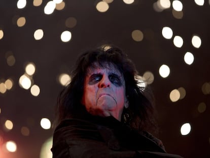 Alice Cooper durante su actuación en un festival de música en 2017.