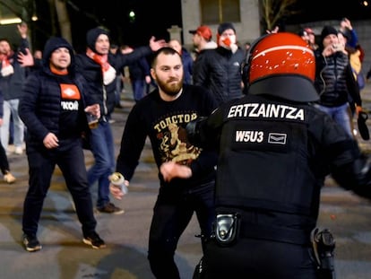 Altercados entre aficionados del Spartak de Mosc&uacute; y la Ertzaintza momentos antes del partido disputado en San Mam&eacute;s. 
 
 