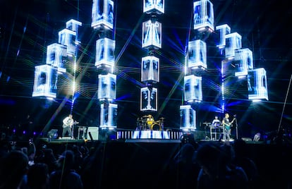 Imagen general del escenario durante el concierto de Muse.
