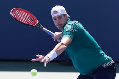 John Isner of the United States returns the ball to Michael Mmoh of the United States during their second round match at the US Open Tennis Championships at the USTA National Tennis Center in Flushing Meadows, New York, USA, 31 August 2023.