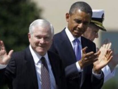 O ex-secret&aacute;rio de Defesa Robert Gates ao lado do presidente Obama, em junho de 2011.