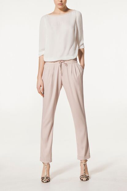 Pantalón con cinturilla elástica de Massimo Dutti. Precio: 59,95 euros.