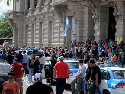 Protesta de policías en Santa Fe (Argentina).