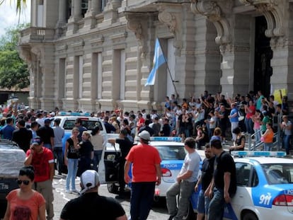 Protesta de polic&iacute;as en Santa Fe (Argentina).