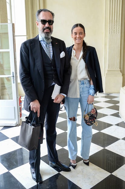 Jaime de Marichalar y su hija, Victoria Federica de Marichalar y Borbón, en un desfile de alta costura de Christian Dior en París, el 5 de julio de 2021.