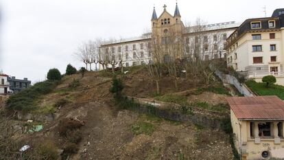 Imagen del inicio de las catas arqueológicas del cerro de San Bartolomé, en el centro de San Sebastián.