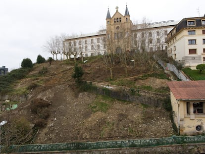 Imagen del inicio de las catas arqueológicas del cerro de San Bartolomé, en el centro de San Sebastián.