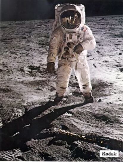 Edwin Aldrin, durante su paseo lunar, fotografiado por Neil Armstrong.