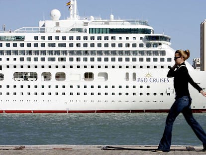  Imagen de un crucero en el puerto de C&aacute;diz.