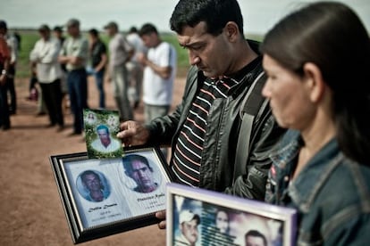 Un grupo de familiares en el campamento de Curuguaty lucha por la liberaci&oacute;n de doce campesinos imputados por las 17 muertes ocurridas durante un desalojo policial de los sin tierra.