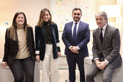 Equipo de bonos de JP Morgan: Cristina Sánchez Gurtubay, Marta de la Torre Iglesias-Sarria, Rubén Aragón Fernández y Arturo Miranda Martín.