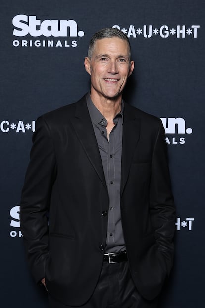 MATTHEW FOX  (fotografiado en 2023) – Fox era uno de los actores más conocidos del reparto gracias a su papel de Charlie Salinger en 'Cinco en familia' y parecía tener ante sí el futuro más prometedor. Era guapo y buen actor, por su primera temporada recibió una nominación al Emmy y otra al Globo de Oro, pero las expectativas no se cumplieron. Renunció a la televisión en favor del cine y los resultados no fueron los esperados. Apareció con 18 kilos menos y mirada endemoniada en 'En la mente del asesino', una adaptación de las andanzas del detective Alex Cross de James Patterson que apenas tuvo repercusión. Tampoco dejó huella su paso por 'Guerra Mundial Z', ya que casi toda su actuación se quedó en la sala de montaje. Mientras los papeles menguaban, crecían las noticias escandalosas en torno a él. Tras recibir una denuncia por golpear a una conductora de autobús, su compañero en 'Perdidos', Dominique Monaghan, escribió en sus redes sociales: “Pega a las mujeres, no de forma accidental, sino con frecuencia”. En 2015 se tomó un descanso. "Básicamente, les dije a mis compañeros de trabajo que no me interesaba. Ya no quería seguir en este negocio", declaró a 'The Guardian'. Volvió en 2022, siete años después, en la comedia australiana 'C*A*U*G*H*T' y tiene pendiente de estreno 'The Madison' junto a Michelle Pfeiffer.