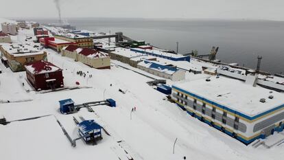 Vista aérea de Barentsburg, a finales de abril.