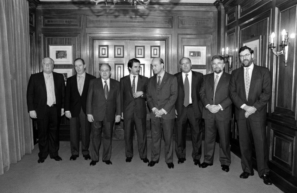 Macià Alavedra, Rodrigo Rato, Jordi Pujol, José María Aznar, Josep Antoni Duran Lleida, Joaquim Molins, Josep Maria Sánchez Llibre y Mariano Rajoy, antes de la firma del pacto del Majestic entre el PP y CiU en 1996.