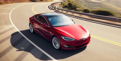 Pronto podremos viajar en un Tesla sin tocar el volante