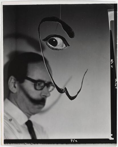 Autorretrato Halsman de 1954 con el ojo y el bigote de Salvador Dalí.