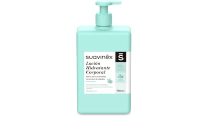 La crema corporal Suavinex, a un precio muy bajo por Black Friday, es apta también en recién nacidos.