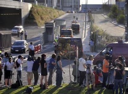 Llegada de los féretros del accidente aéreo de Barajas al recinto ferial de Madrid.