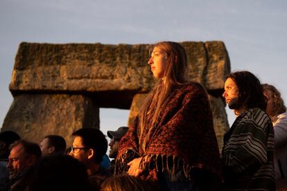 Amanecer desde el Stonehenge, en Salisbury (Reino Unido).