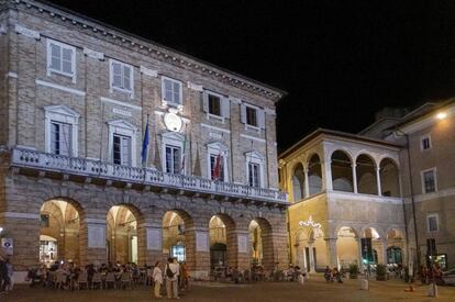 La Loggia dei Mercanti, construida hacia 1505, servía para albergar a los mercaderes de paso por Macerata.