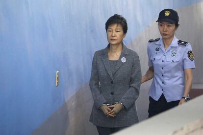 Park Geun-hye, a su llegada a un tribunal en Seúl, en 2017.