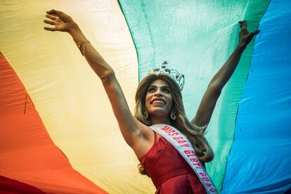 Desfile del Orgullo LGBTI en Caracas (Venezuela), el 30 de junio de 2019. Miles de miembros de la comunidad LGBTI venezolana aprovecharon la marcha para reclamar, nuevamente, la promulgación del matrimonio igualitario, una petición que ha caído en oídos sordos la última década en el país caribeño. En Venezuela, los transexuales no pueden cambiarse el nombre, lo que les obliga a vivir con una identidad legal que no les corresponde y les deja, en muchos casos, al margen del amparo de la ley.