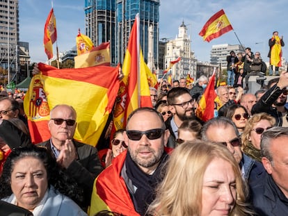 Seguidores de Vox durante una concentración contra los indultos a los presos del 'procés' en noviembre de 2022 en la plaza de Colón.