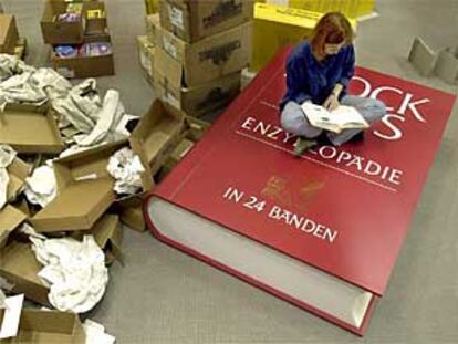 Preparativos en la feria Internacional del Libro de Francfort, ayer por la mañana, antes de la inauguración.