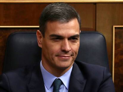 El presidente del Gobierno español, Pedro Sánchez, reacciona durante una sesión en el Parlamento de Madrid, España, el 13 de febrero de 2019. REUTERS/Sergio Pérez/File Photo